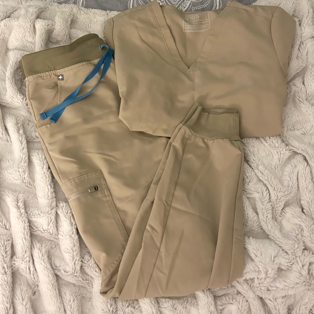 Figs sandstone scrub set